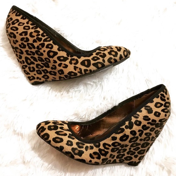Steve Madden Shoes - ⬇️$90 Steve Madden Animal Print Wedges Size 6.5